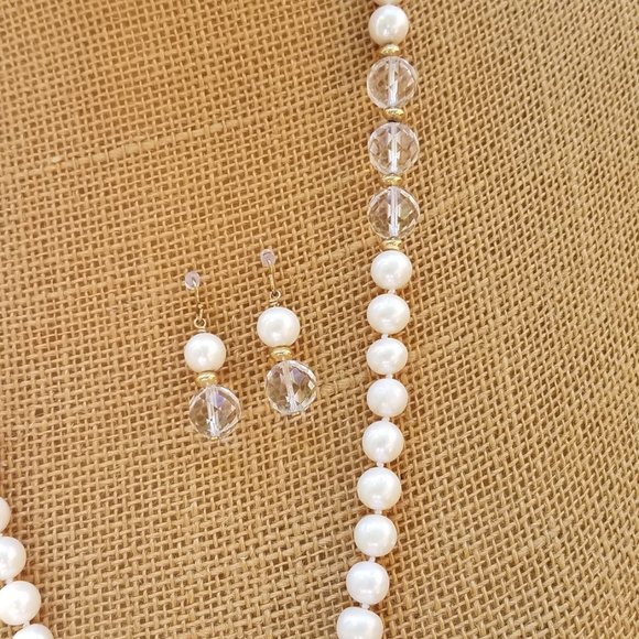 Pearls with Clear Acrylic Pieces💋💋 - Picture 2 of 5